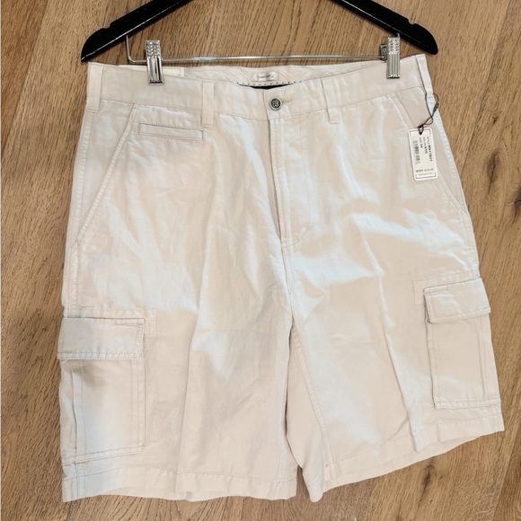 Peter Millar Other - BNWT Peter Millar Crown Cool Cargo Shorts Relaxed Fit size 34 $115